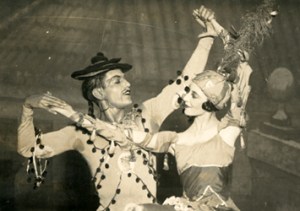 Unlike Pavlova, Markova liked modern works. Here with Serge Lifar in Cimarosiana, 1927