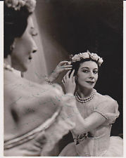 Markova in mirror - older